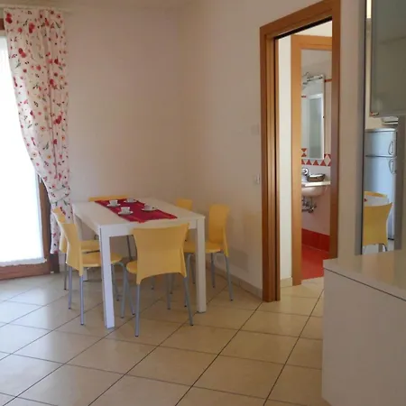 Comfortable Garden For Four Guests Бібіоне