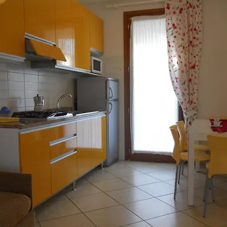 Comfortable Garden For Four Guests Apartment
