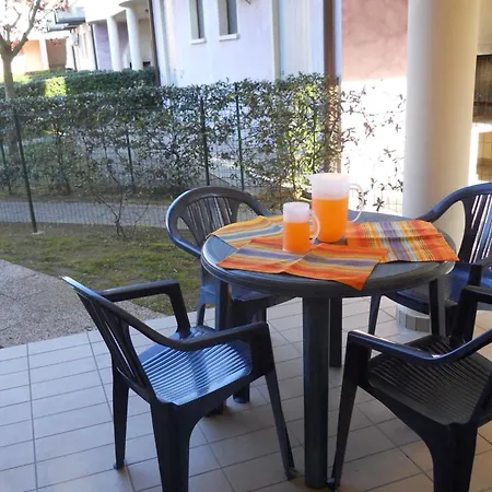 Апартаменти Comfortable Garden For Five Guests *