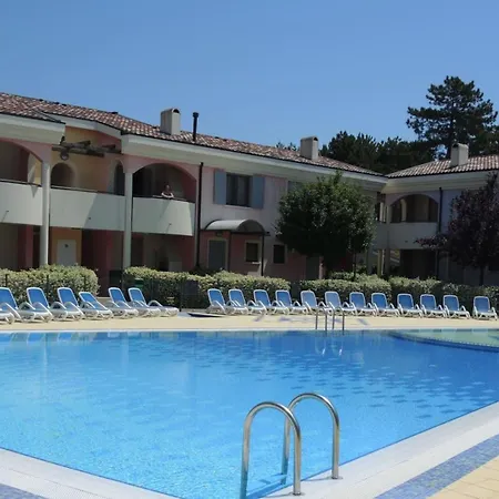 Comfortable Garden For Five Guests * Bibione