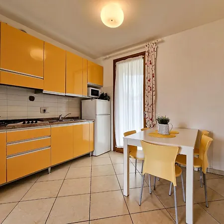 Comfortable Garden For Four Guests Apartamento