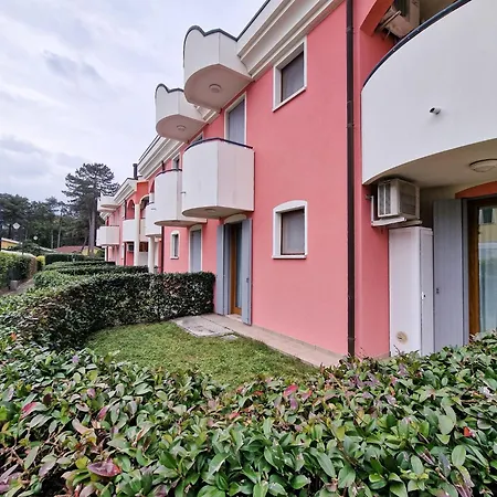 Comfortable Garden For Four Guests * Bibione