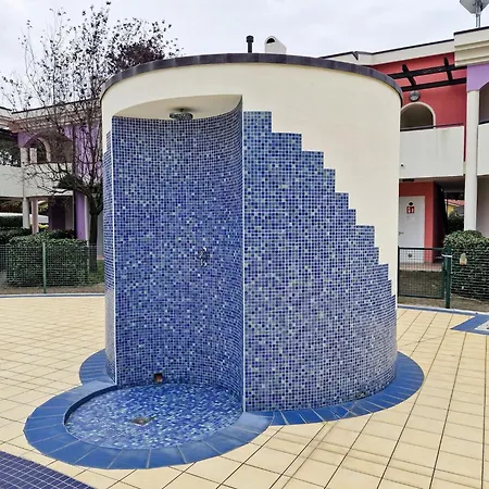 Comfortable Garden For Four Guests