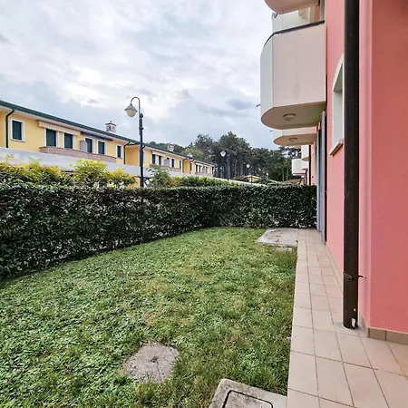 Comfortable Garden For Four Guests *