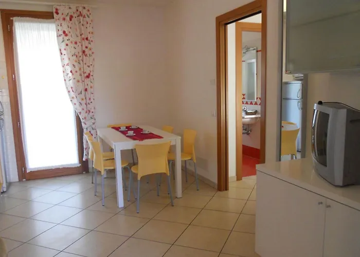 Comfortable Garden For Five Guests Bibione