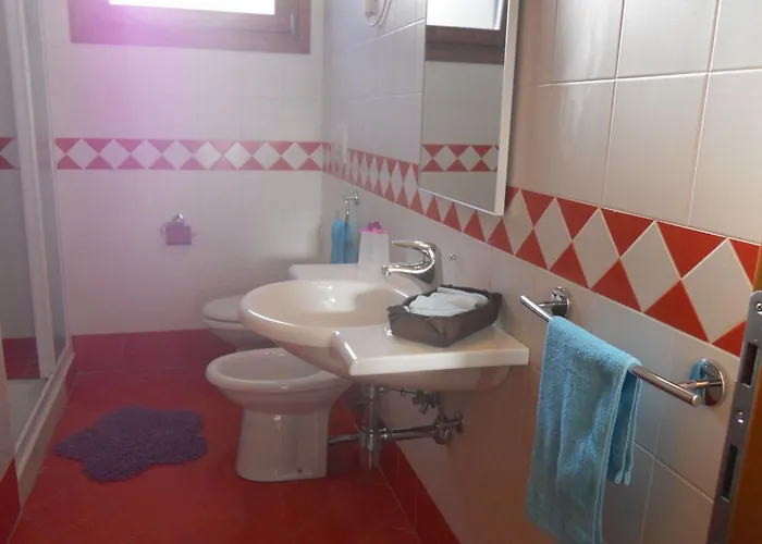 Comfortable Garden For Five Guests بيبيوني